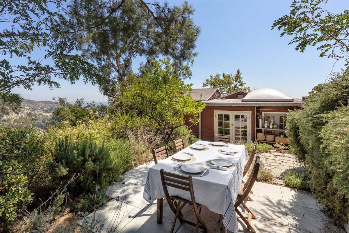 Hollywood Hills Home w Views in Laurel Canyon Arrive and Thrive