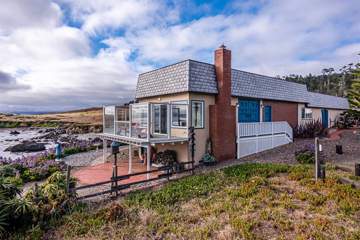 (082) The Blue Doors Furnished Monthly Beachside Rentals Inc.