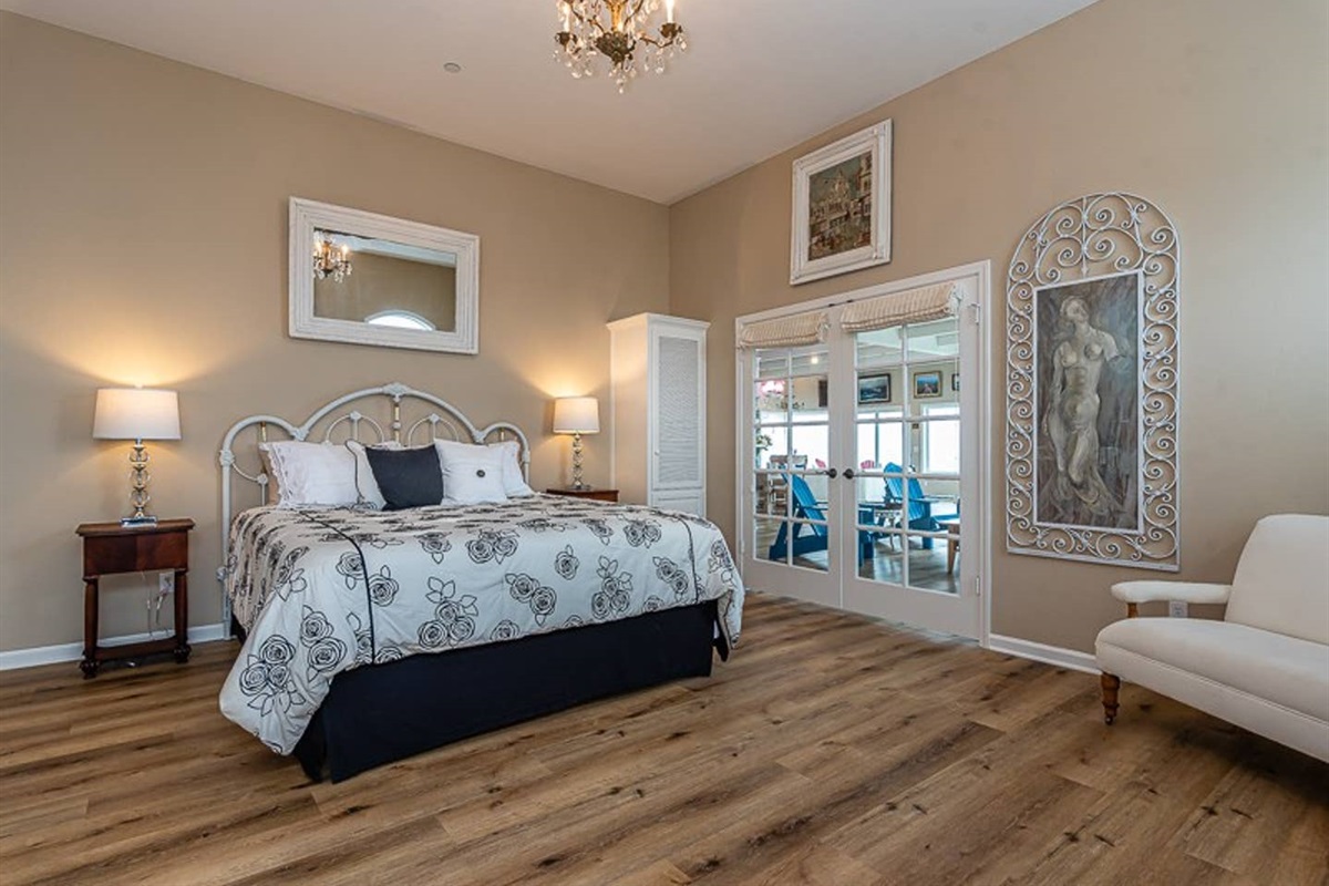 (082) The Blue Doors Furnished Monthly Beachside Rentals Inc.