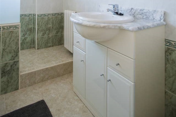 Second bathroom in the villa