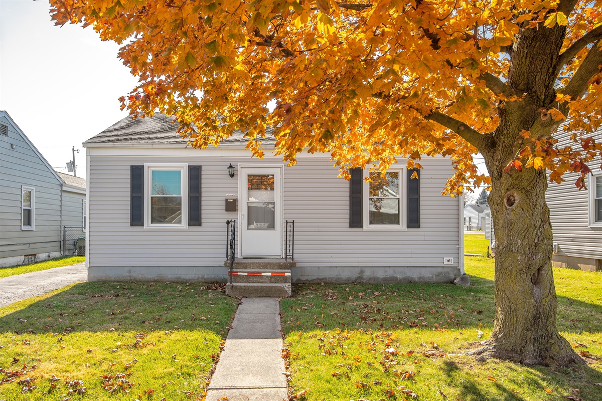 Spacious 2 bedroom /pet friendly/fenced yard Boyd's Bungalows